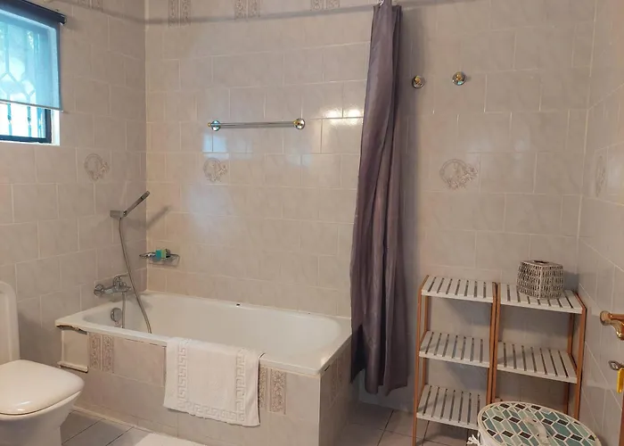Reef Hills Bed & Breakfast 4*