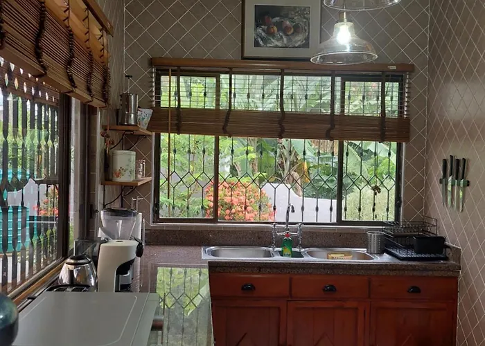 Reef Hills Bed & Breakfast 4*