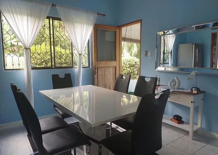 Reef Hills Bed & Breakfast Au Cap (Mahe)